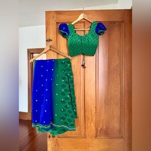 ABSOLUTELY STUNNING HANDMADE AND EMBROIDERED SARI size xxs